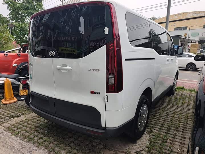Maxus V70 2023 2023款 2.0T 精英版 自动短轴低顶 5/6座