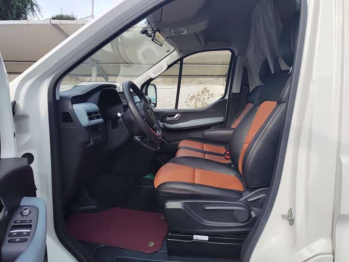 Foton Toano Big V 2024 2024款 图雅诺大V CITY 2.0T手动 长轴中顶 后单胎5/6/7/9座