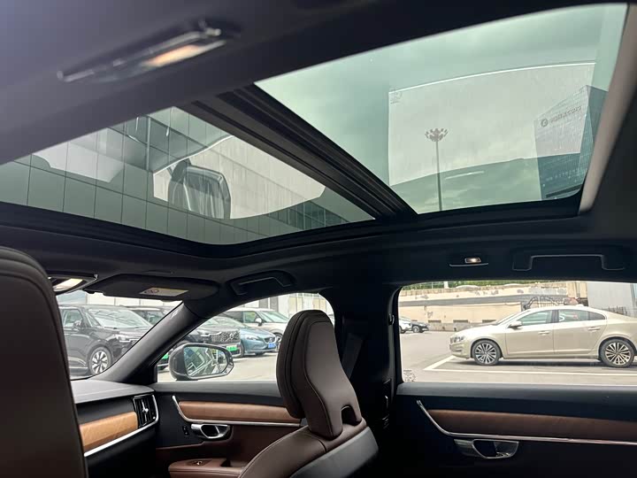 Volvo S90 2025 2025款 B5 智逸豪华版