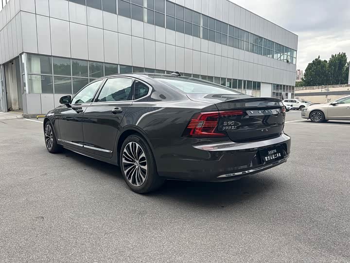 Volvo S90 2025 2025款 B5 智逸豪华版