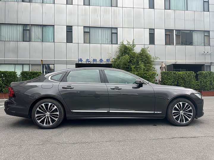 Volvo S90 2025 2025款 B5 智逸豪华版