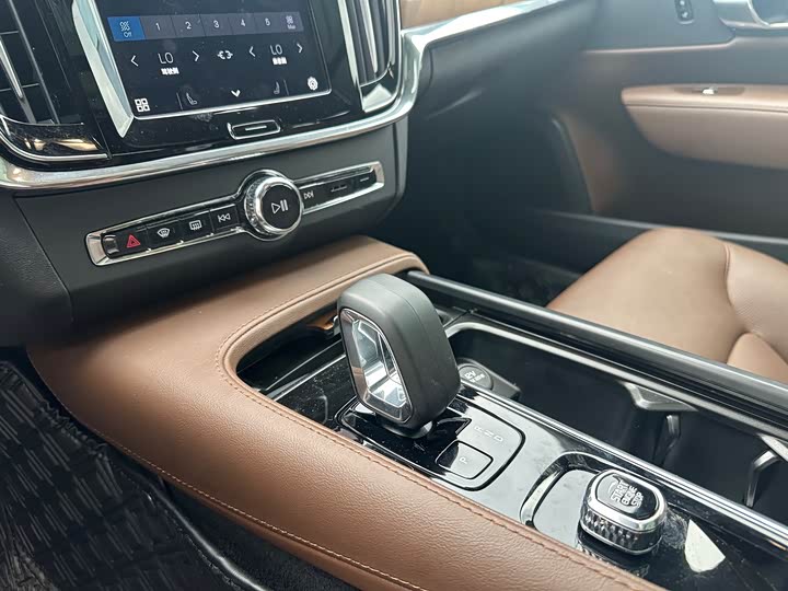 Volvo S90 2025 2025款 B5 智逸豪华版