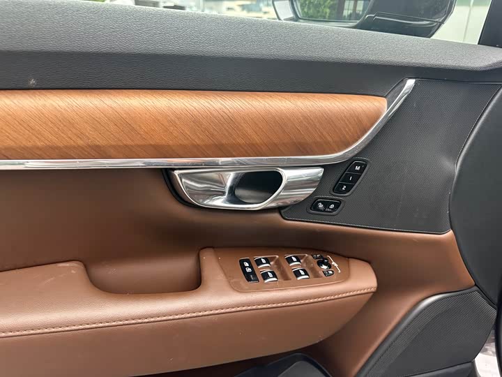 Volvo S90 2025 2025款 B5 智逸豪华版