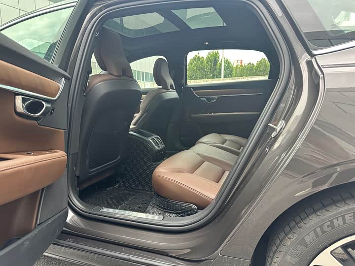 Volvo S90 2025 2025款 B5 智逸豪华版