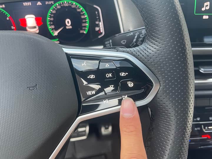 Volkswagen T-Roc 2023 2023款 300TSI DSG两驱星光版