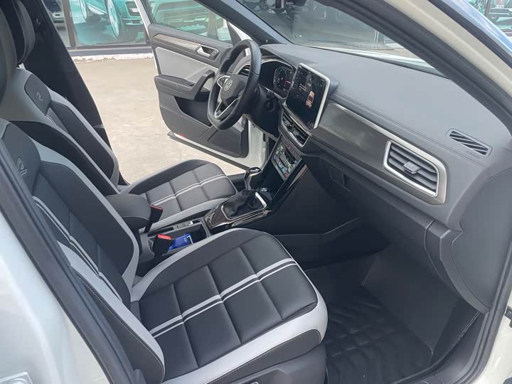 Volkswagen T-Roc 2023 2023款 300TSI DSG两驱星光版