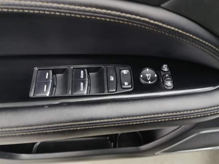 Honda UR-V 2020 2020款 240TURBO 两驱致悦版