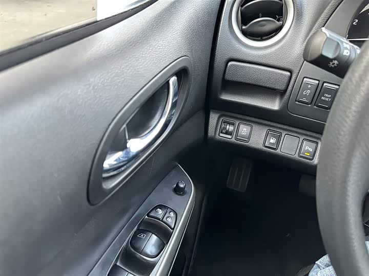 Nissan Terra 2020 2020款 2.5L XL Upper 4WD 自动四驱豪华版