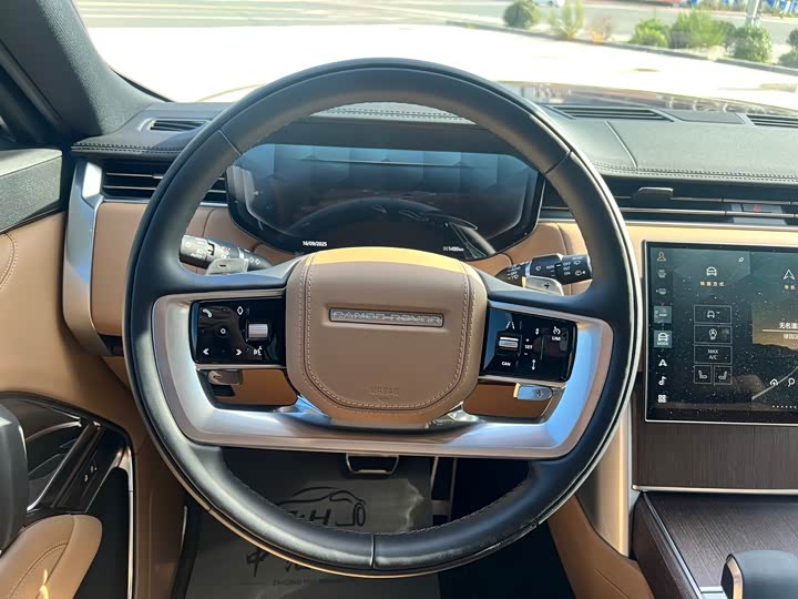 Land Rover Range Rover 2025 2025款 3.0 L6 400PS 盛世加长版