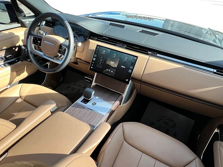 Land Rover Range Rover 2025 2025款 3.0 L6 400PS 盛世加长版