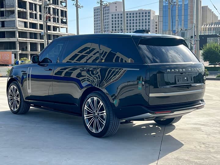 Land Rover Range Rover 2025 2025款 3.0 L6 400PS 盛世加长版