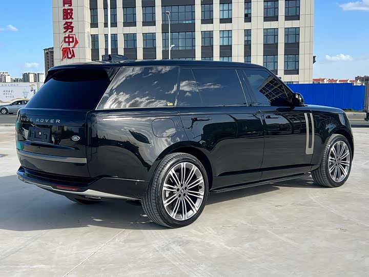 Land Rover Range Rover 2025 2025款 3.0 L6 400PS 盛世加长版