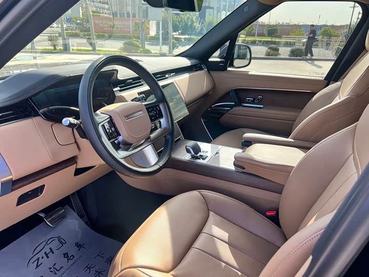 Land Rover Range Rover 2025 2025款 3.0 L6 400PS 盛世加长版