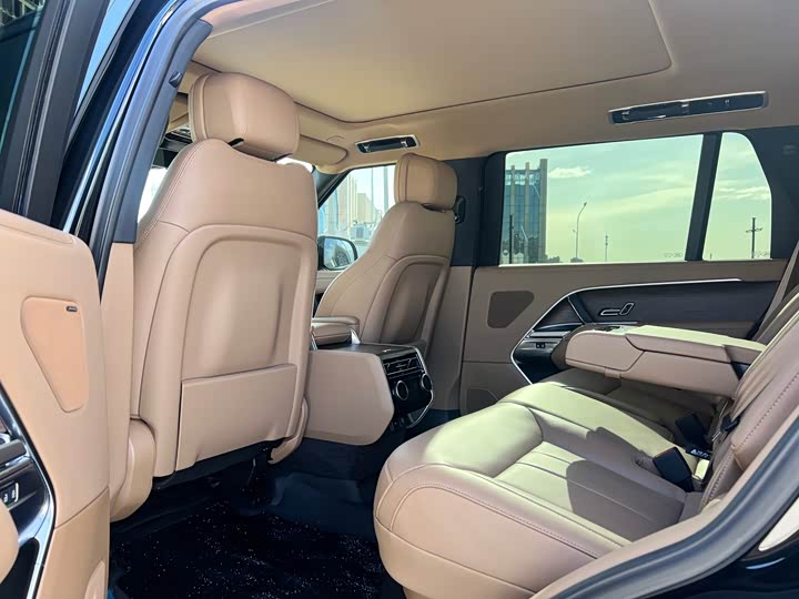 Land Rover Range Rover 2025 2025款 3.0 L6 400PS 盛世加长版