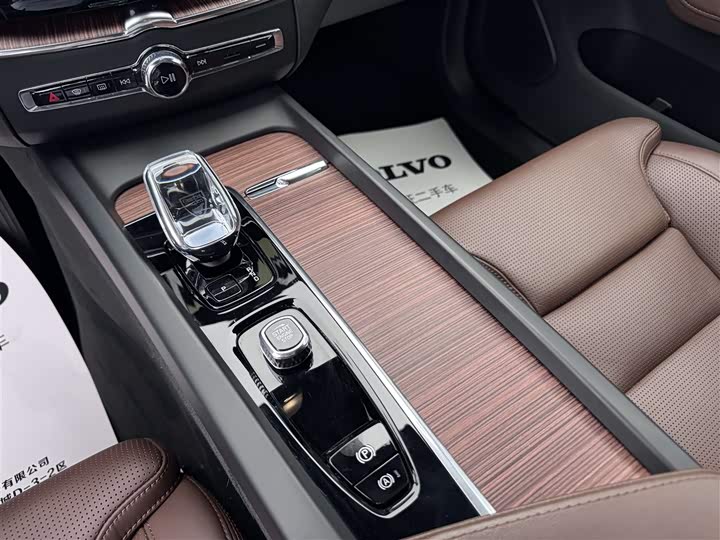 Volvo XC60 Hybrid 2025 2025款 插电式混动 长续航四驱智雅豪华版