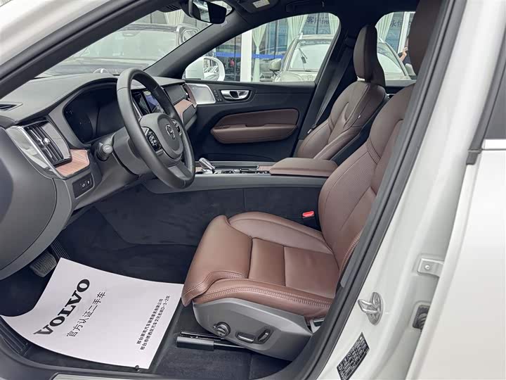 Volvo XC60 Hybrid 2025 2025款 插电式混动 长续航四驱智雅豪华版