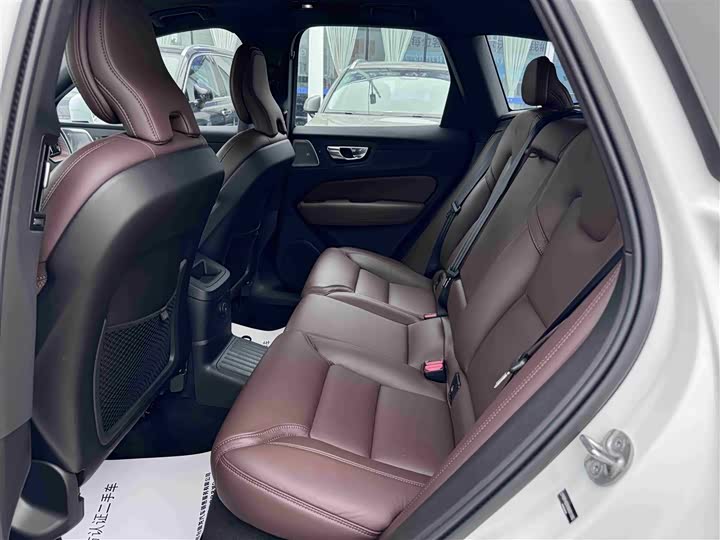 Volvo XC60 Hybrid 2025 2025款 插电式混动 长续航四驱智雅豪华版