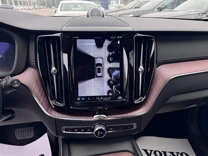 Volvo XC60 Hybrid 2025 2025款 插电式混动 长续航四驱智雅豪华版