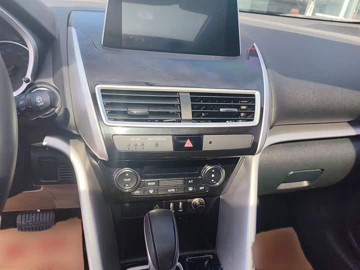 Mitsubishi Eclipse Cross 2021 2021款 1.5T CVT两驱梦想版