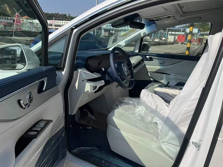 Buick GL8 Hybrid 2024 2024款 陆尊 奢享版 6座