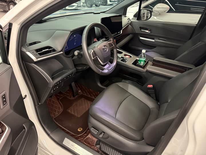 Toyota Granvia 2024 2024款 2.5L混动 尊贵PLUS版