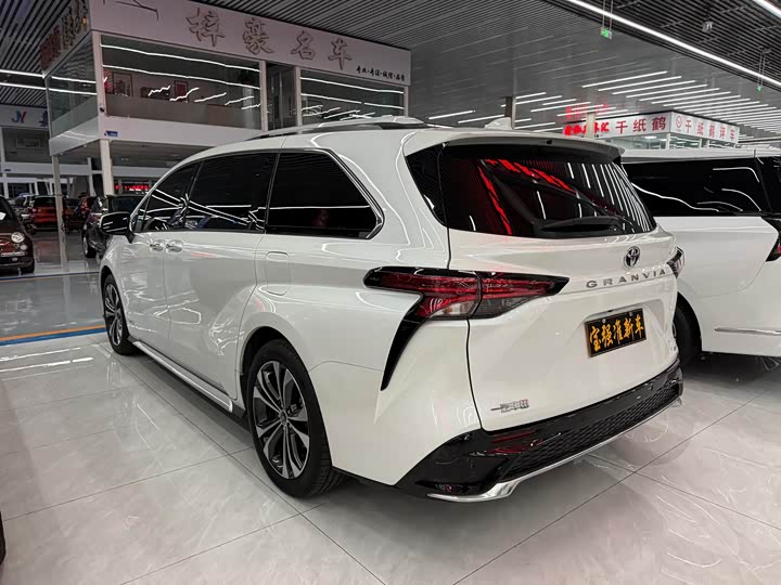 Toyota Granvia 2024 2024款 2.5L混动 尊贵PLUS版