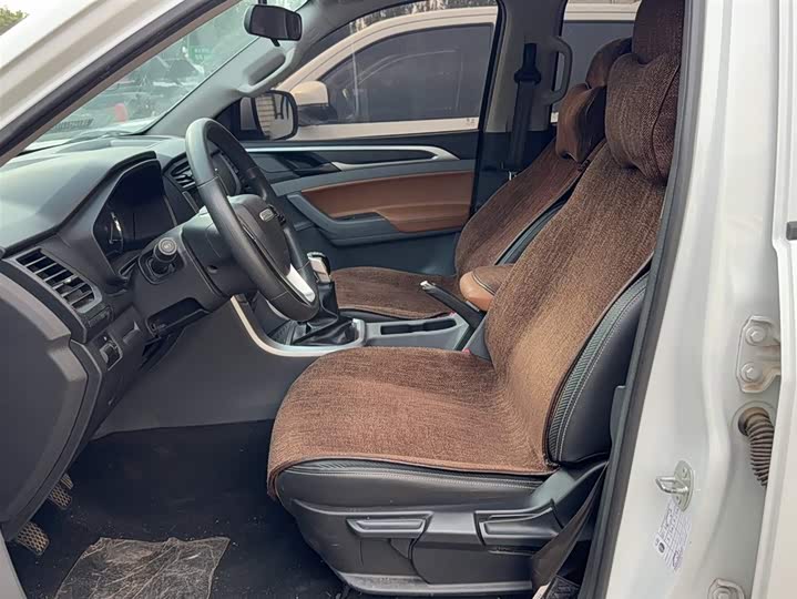 Maxus T70 2020 2020款 2.0T柴油手动四驱澳洲版长箱高底盘