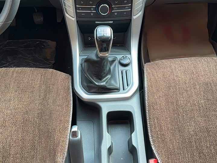 Maxus T70 2020 2020款 2.0T柴油手动四驱澳洲版长箱高底盘