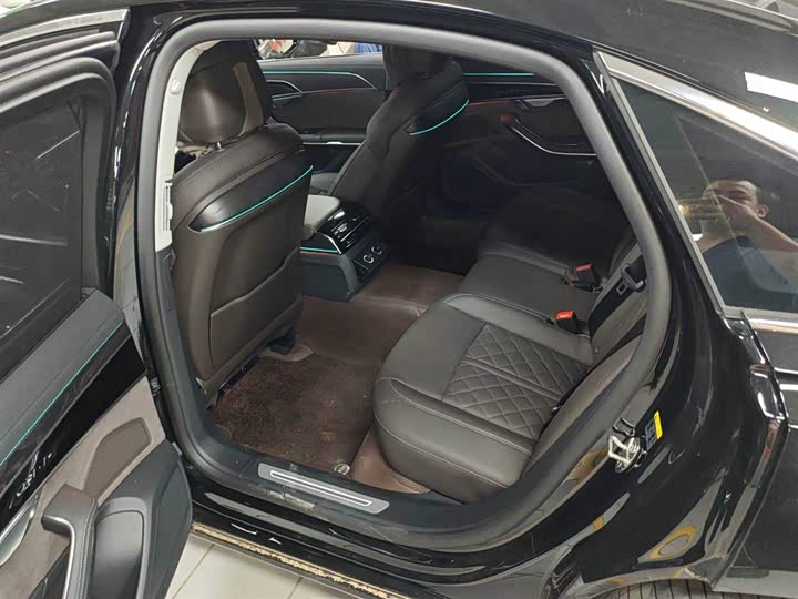 Audi A8 2025 2025款 A8L 50 TFSI quattro 臻选型