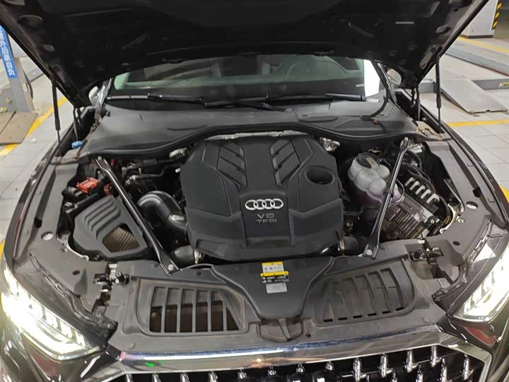 Audi A8 2025 2025款 A8L 50 TFSI quattro 臻选型