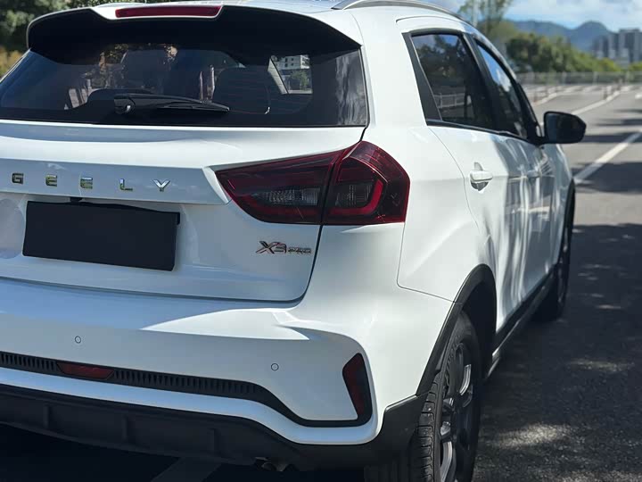 Geely Vision X3 2021 2021款 PRO 1.5L CVT尊贵型