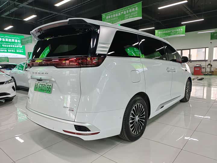 Denza D9 2025 2025款 DM-i 智驾版 1020 四驱旗舰型