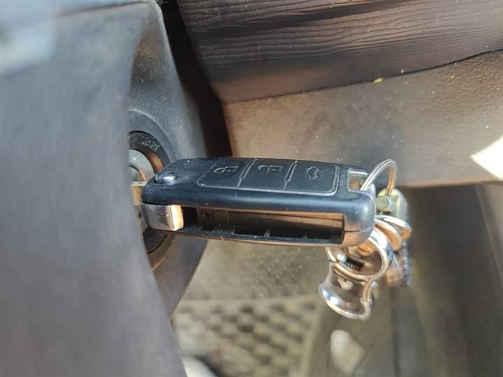 Dongfeng Forthing Lingzhi M5 EV 2022 2022款 普通版 基本型 7座