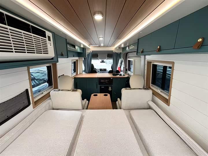 Maxus V90 RV 2021 2021款 2.0T旅行家V90自行式B型房车旗舰版