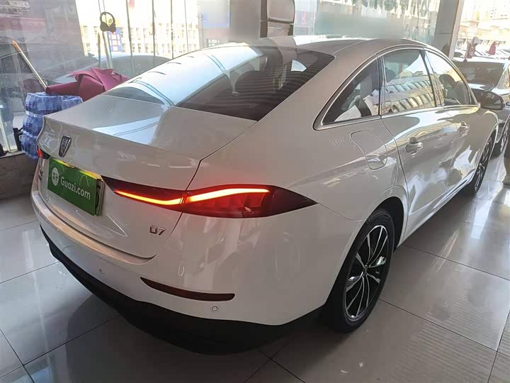 Roewe D7 2025 2025款 DMH 125km 世界冠军卓越版