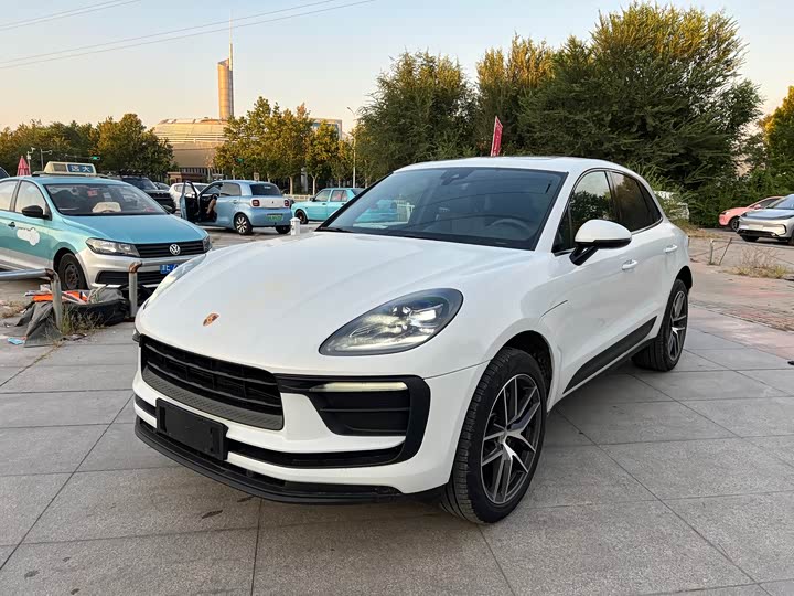 2025 Porsche Macan