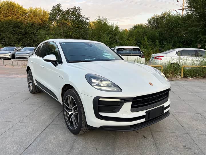 2025 Porsche Macan