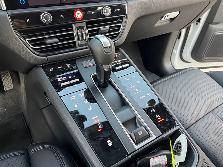 Porsche Macan 2025 2025款 Macan 2.0T 逐梦版