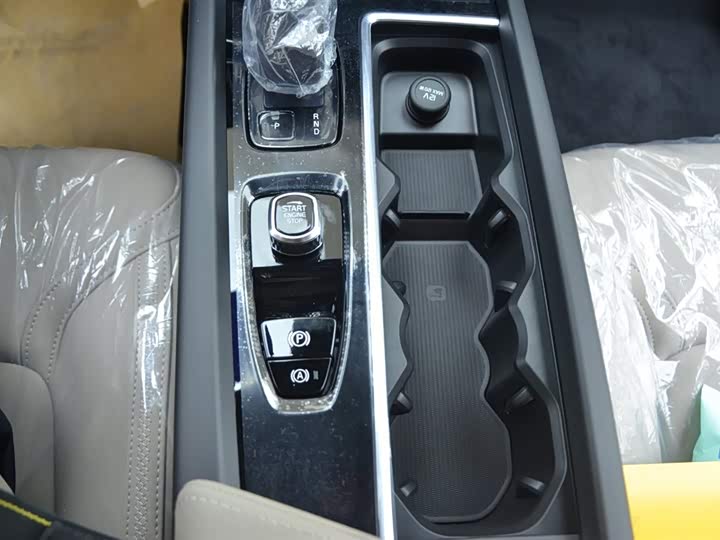 Volvo XC60 2026 2026款 B5 四驱智逸豪华版