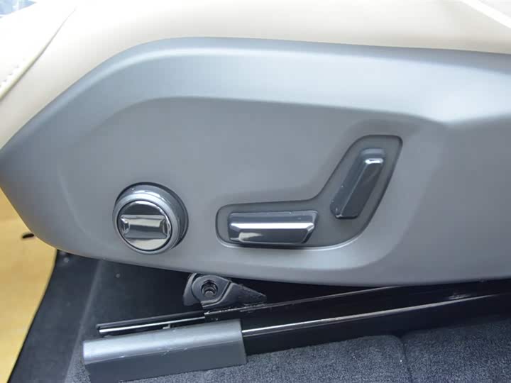 Volvo XC60 2026 2026款 B5 四驱智逸豪华版