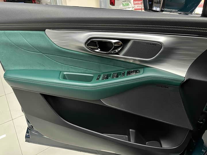 GAC Trumpchi GS8 2024 2024款 双擎系列 2.0TM 四驱尊贵版