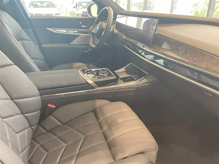 BMW i7 2023 2023款 xDrive60L 豪华套装