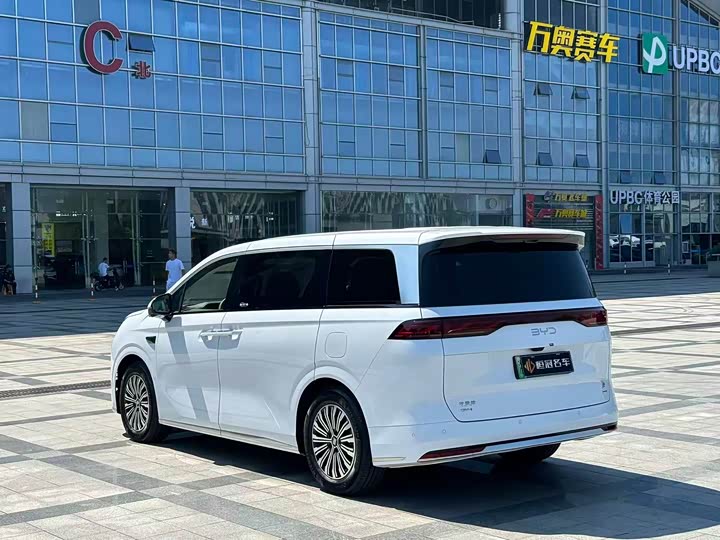 BYD Xia 2025 2025款 DM-i 1.5T 180km 卓越型