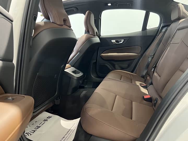 Volvo S60 2026 2026款 B4 智逸豪华版