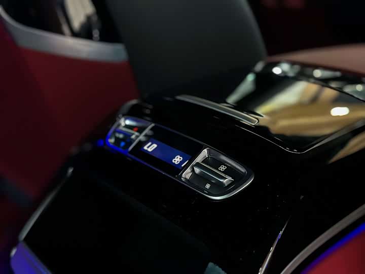 Mercedes-Benz Vito 2024 2024款 2.0T 商务版 7座