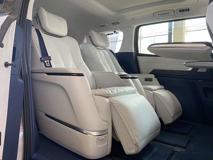 Buick GL8 Century 2025 2025款 2.0T 七座蕴世版