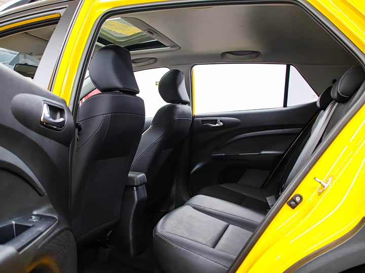 Kia KX1 2021 2021款 1.4L CVT趣享天窗款