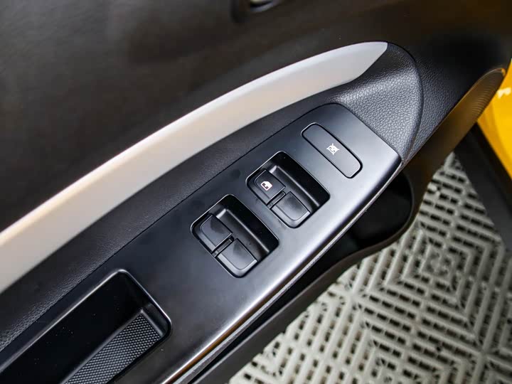 Kia KX1 2021 2021款 1.4L CVT趣享天窗款