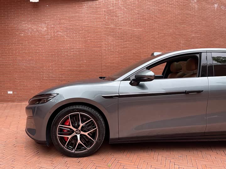 BYD Han L 2025 2025款 DM-p 四驱激光雷达旗舰型