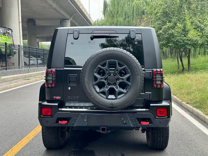 BAIC Beijing BJ40 2024 2024款 2.0D 刀锋英雄荣耀版